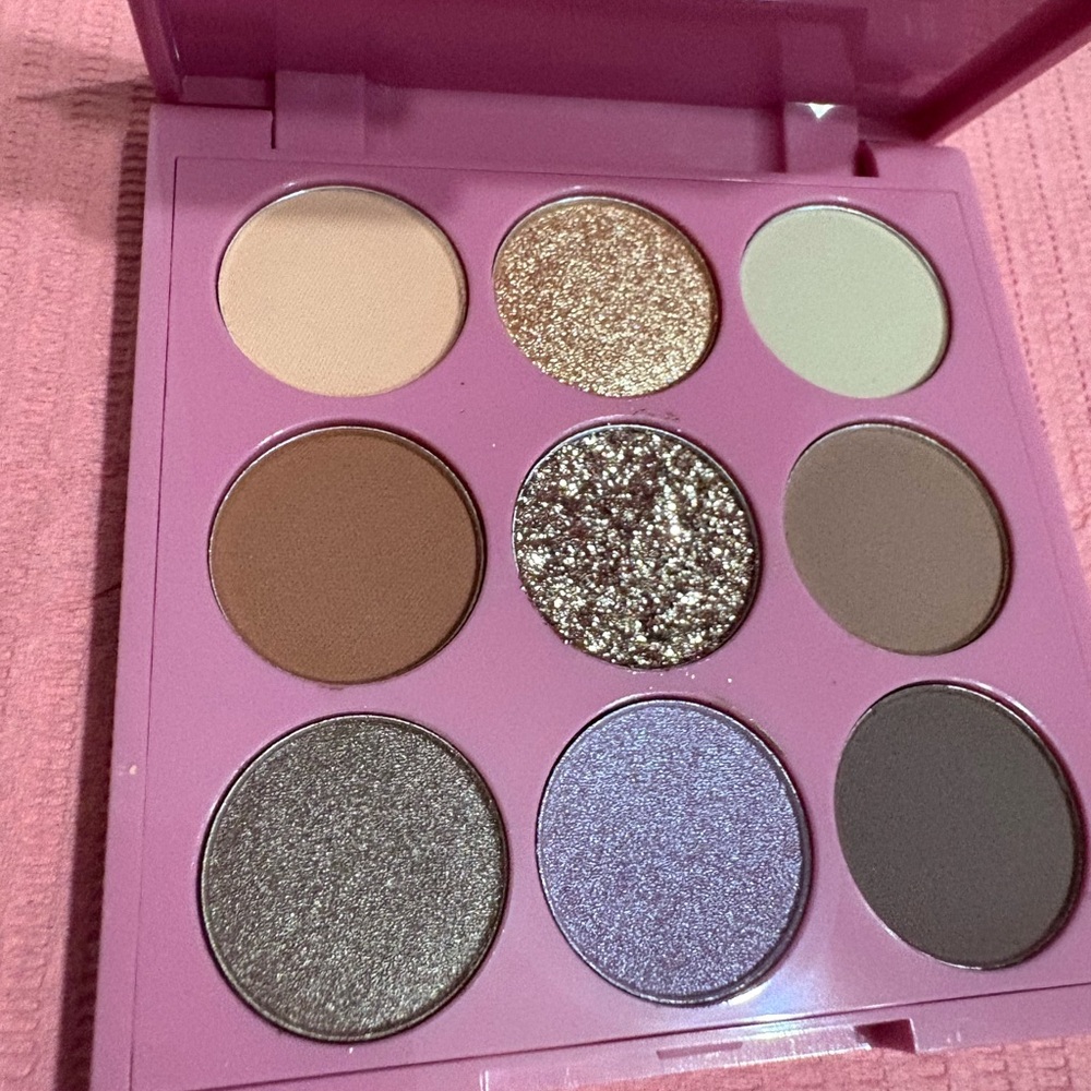 Eyeshadow palette